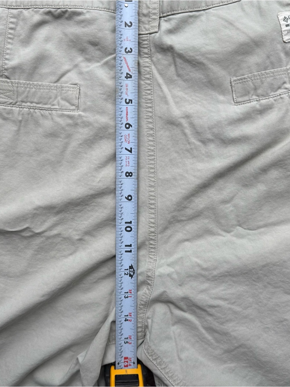 Men’s Columbia Light Beige Casual Shorts - Picture 11 of 16